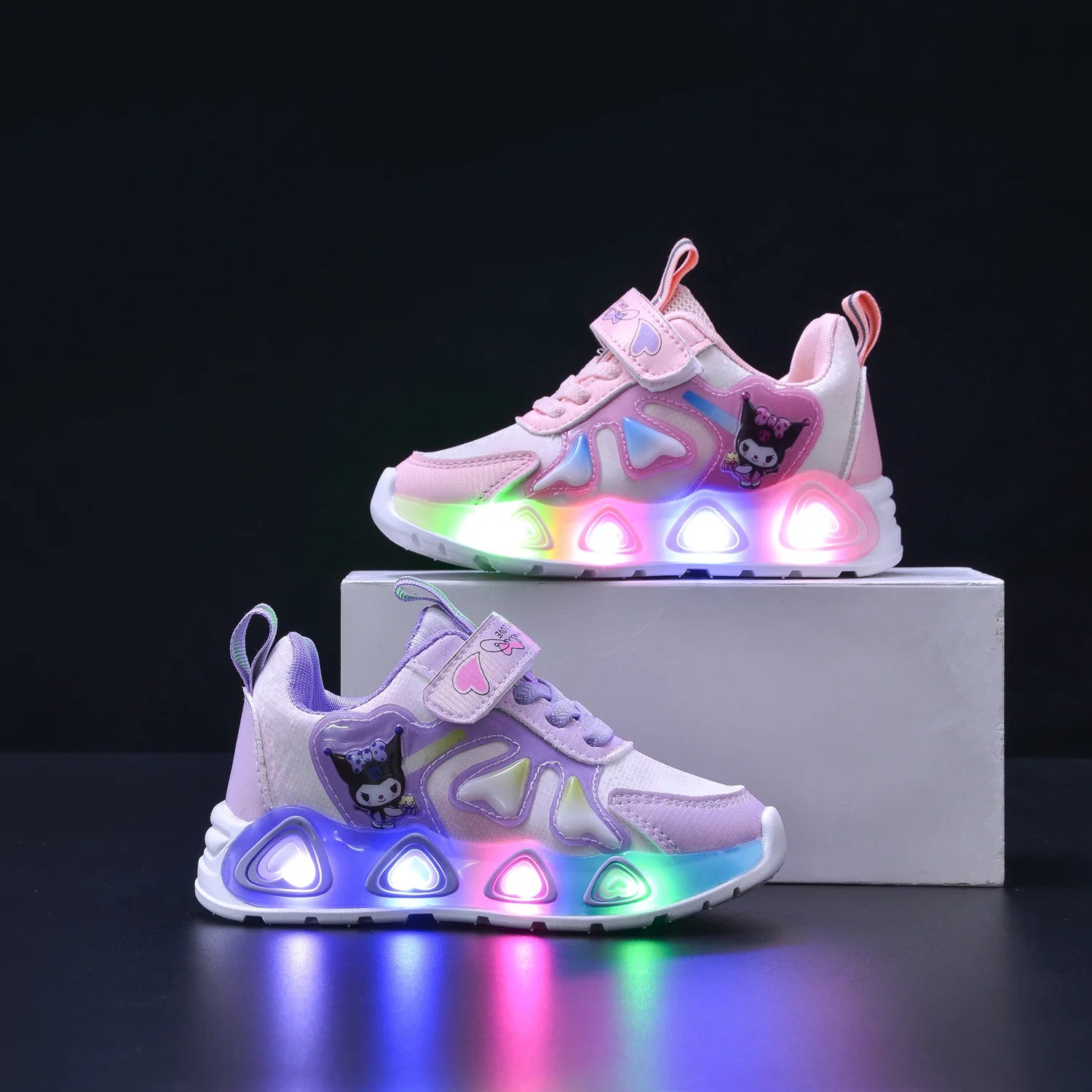 Baskets lumineuses LED Kuromi pour enfants, chaussures lumineuses pour bébés avec semelle lumineuse, garçons et filles